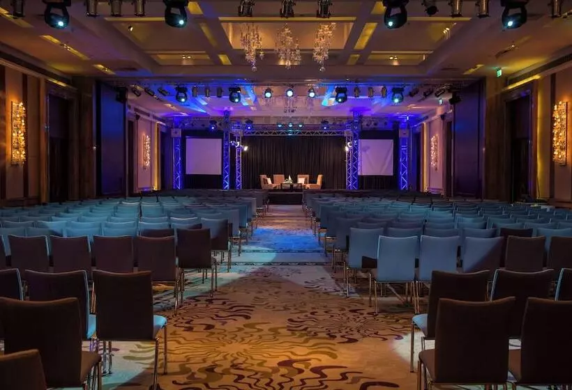 هتل Renaissance Cairo Mirage City