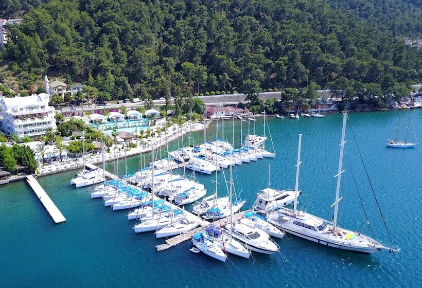 Yacht Classic Hotel   Boutique Class