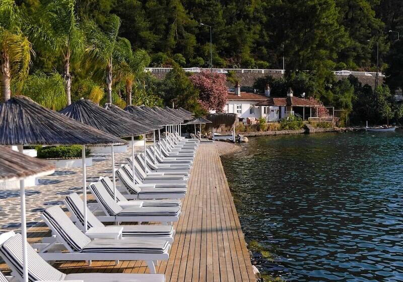 Yacht Classic Hotel   Boutique Class