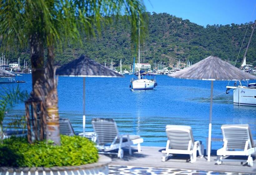 Yacht Classic Hotel   Boutique Class