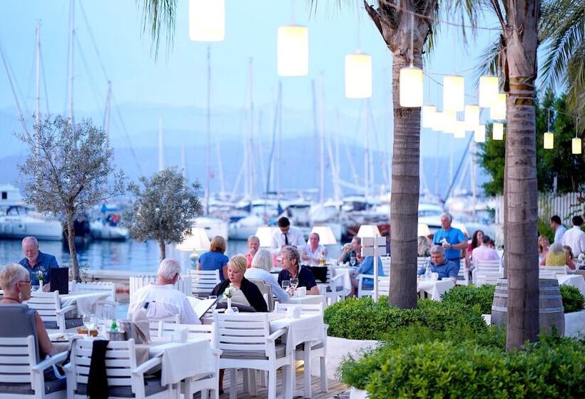 Yacht Classic Hotel   Boutique Class