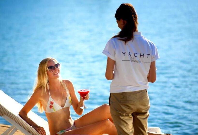 Yacht Classic Hotel   Boutique Class