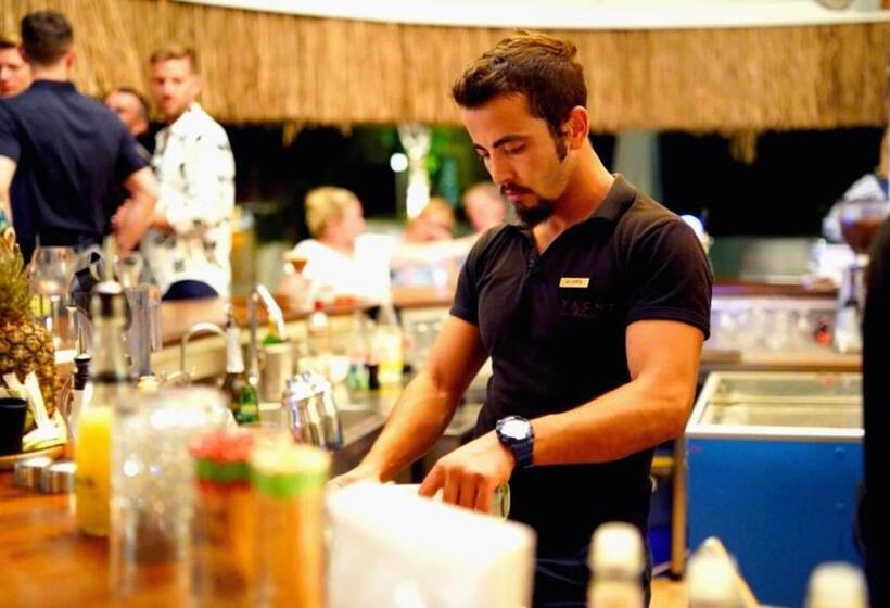 Yacht Classic Hotel   Boutique Class