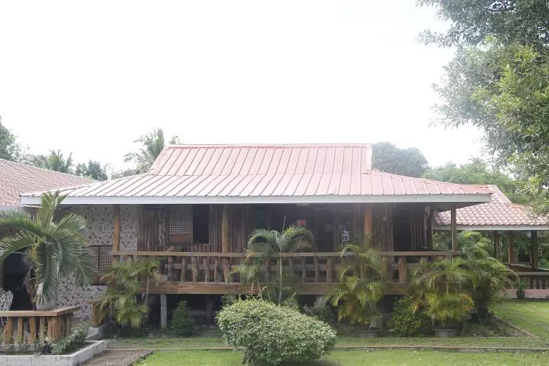 Hotelli Punta Aguila Resort &