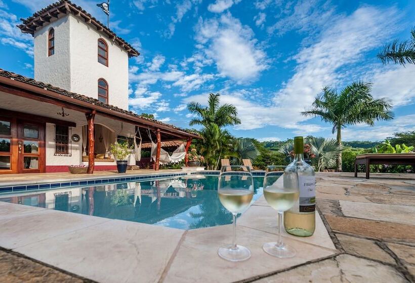 هتل Rancho Chilamate Guest Ranch