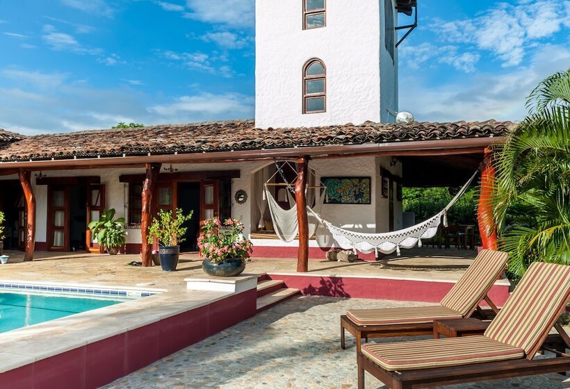 هتل Rancho Chilamate Guest Ranch