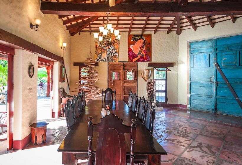 هتل Rancho Chilamate Guest Ranch