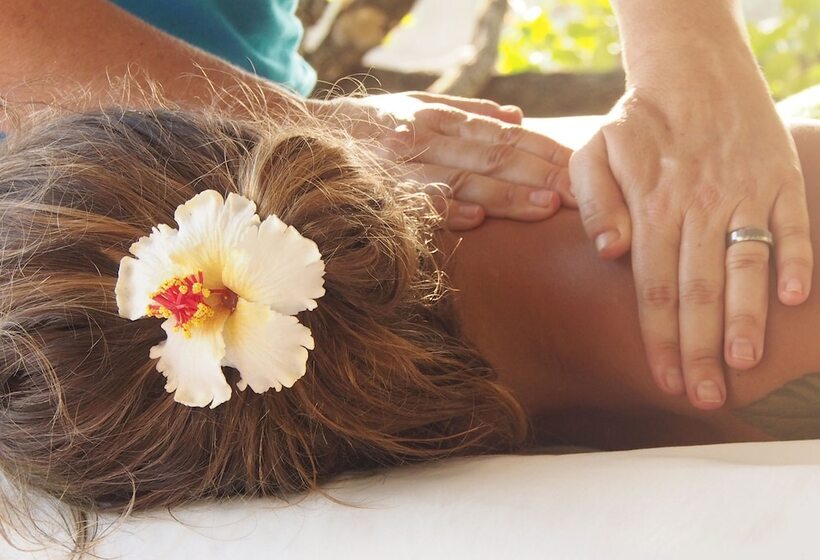 هتل Rancho Chilamate Guest Ranch