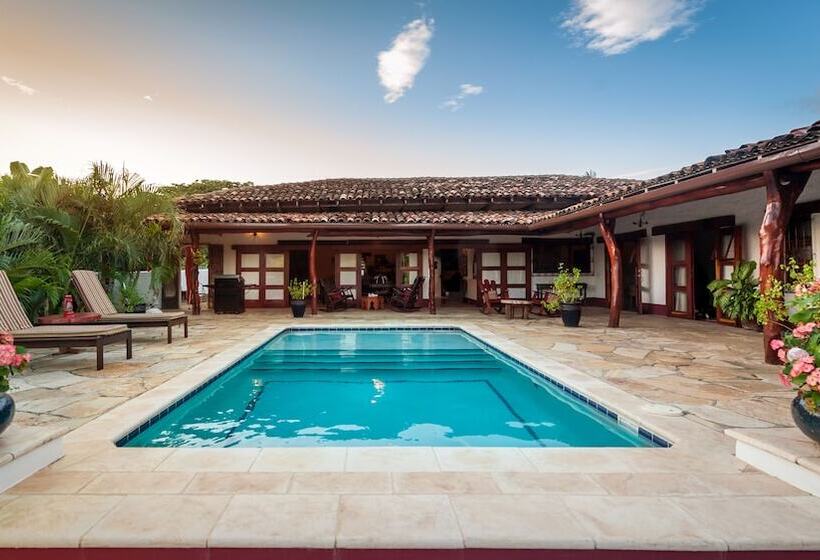 هتل Rancho Chilamate Guest Ranch