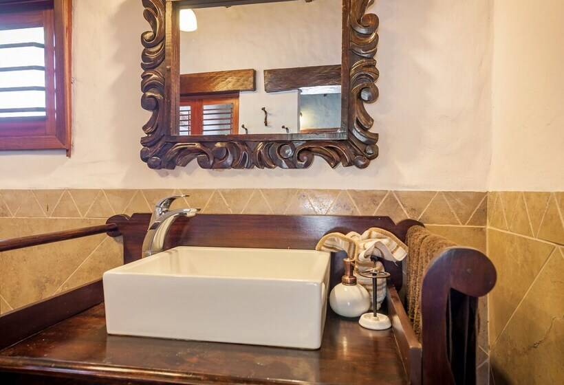 هتل Rancho Chilamate Guest Ranch