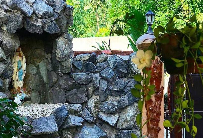 فندق The Palms Resort & Bar