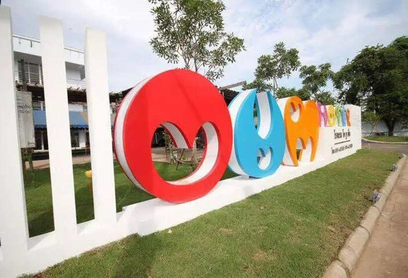 O.u.m. Hotel   โรงแรมโอยูเอ็ม