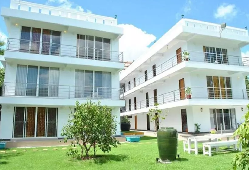 O.u.m. Hotel   โรงแรมโอยูเอ็ม