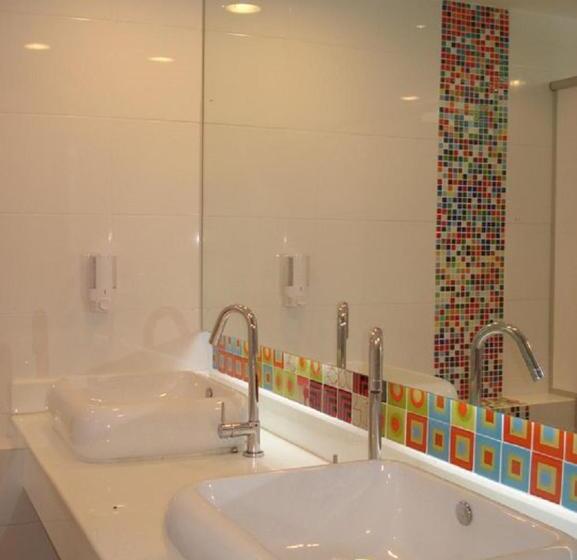 O.u.m. Hotel   โรงแรมโอยูเอ็ม