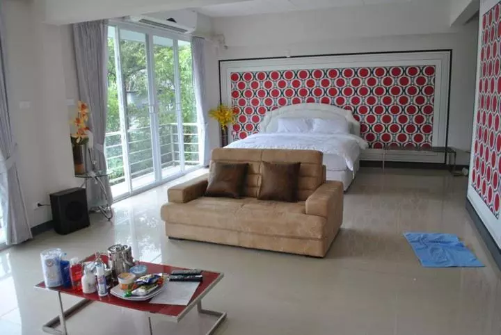 O.u.m. Hotel   โรงแรมโอยูเอ็ม