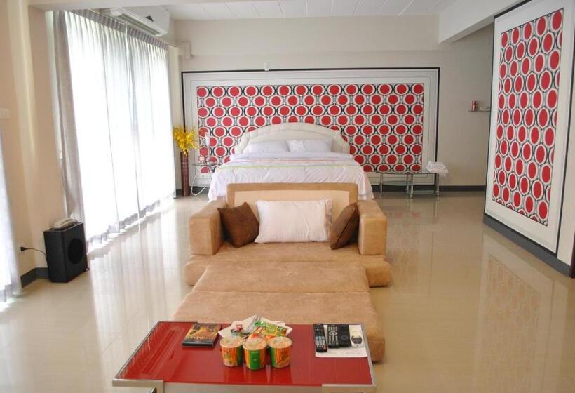 O.u.m. Hotel   โรงแรมโอยูเอ็ม