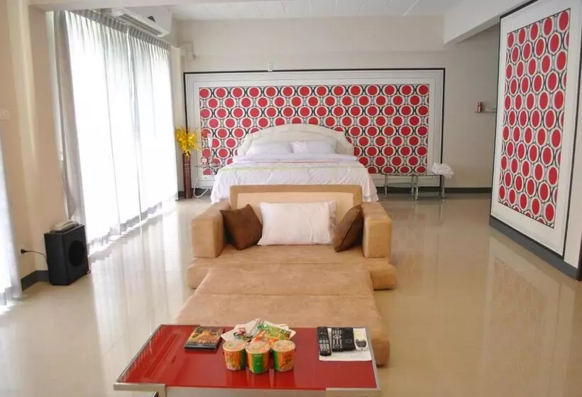 O.u.m. Hotel   โรงแรมโอยูเอ็ม