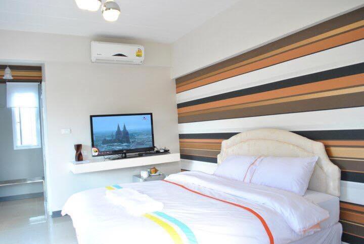 O.u.m. Hotel   โรงแรมโอยูเอ็ม