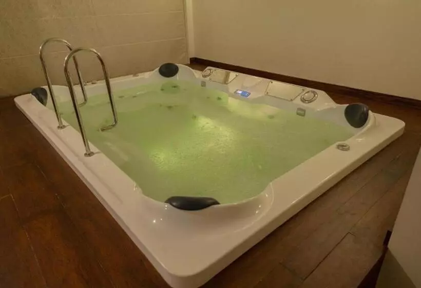 Maple Ash Resort