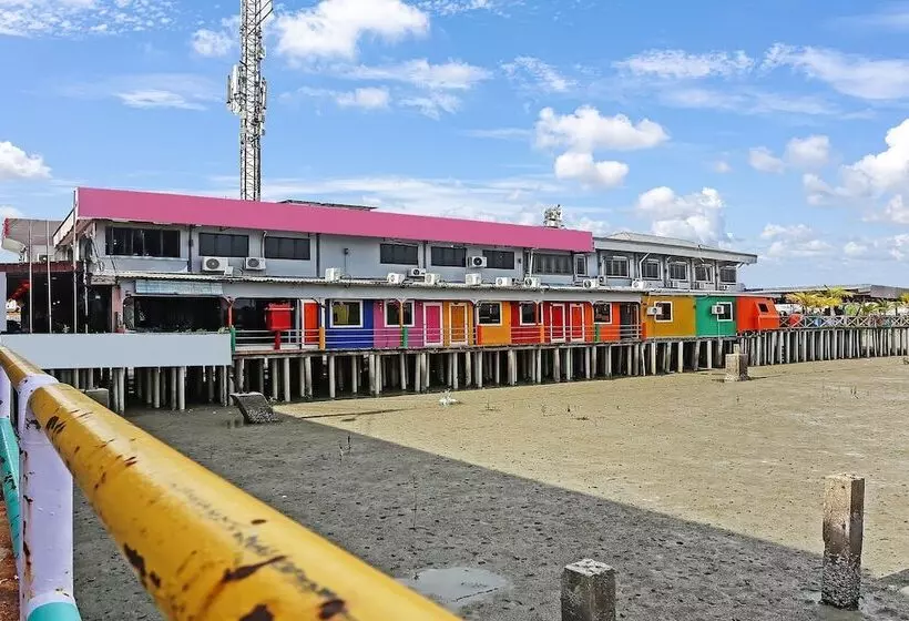 Oyo 90474 Skycity Motel