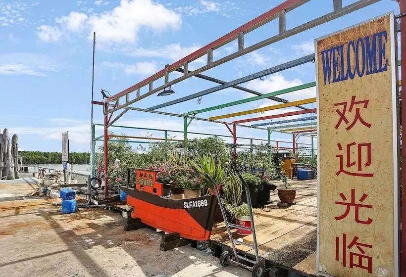 Oyo 90474 Skycity Motel