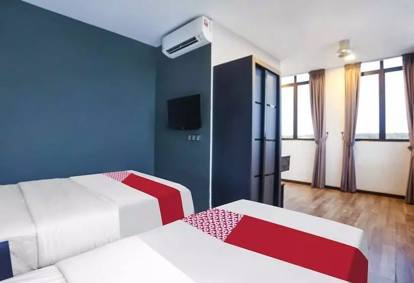 Oyo 90474 Skycity Motel