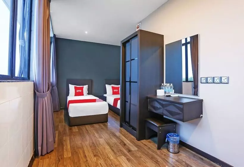 Oyo 90474 Skycity Motel