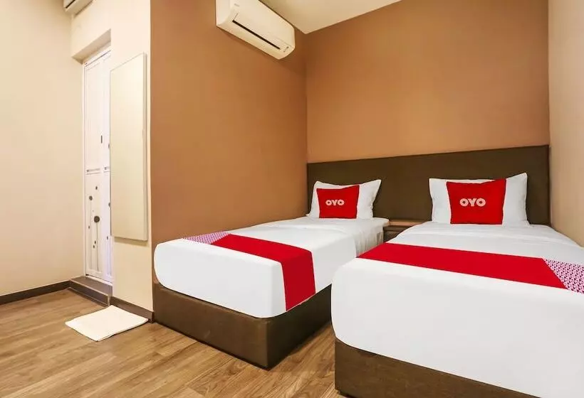 Oyo 90474 Skycity Motel