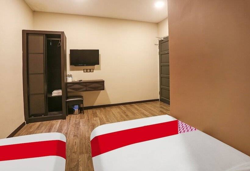 Oyo 90474 Skycity Motel