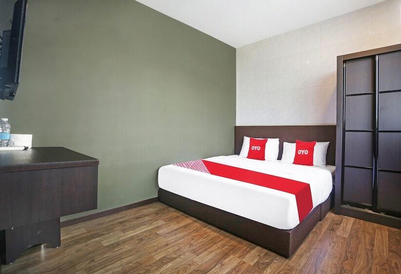 Oyo 90474 Skycity Motel