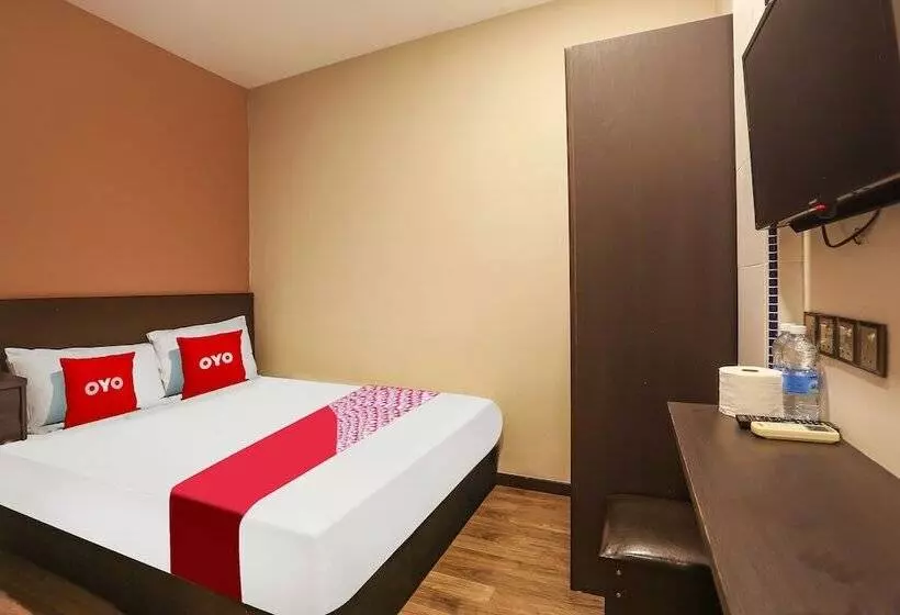 Oyo 90474 Skycity Motel