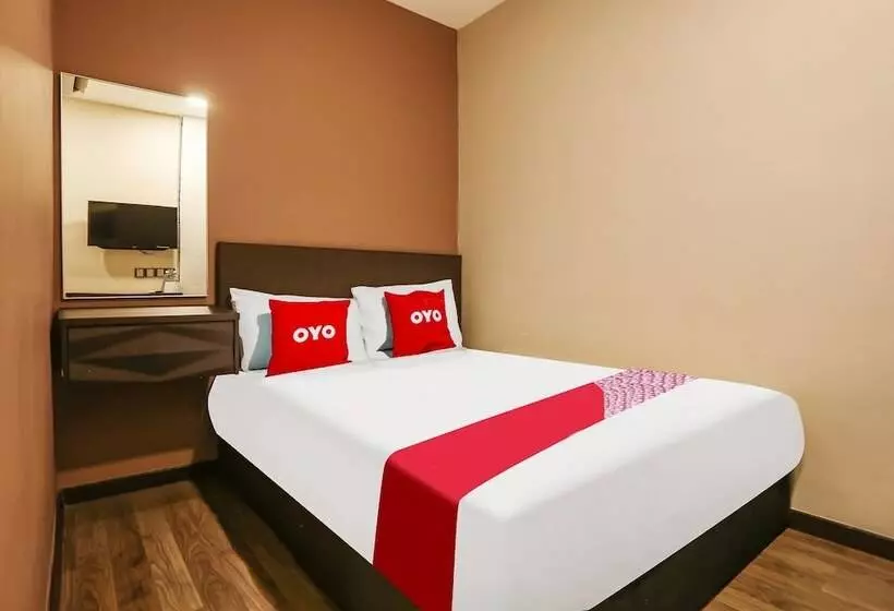 Oyo 90474 Skycity Motel