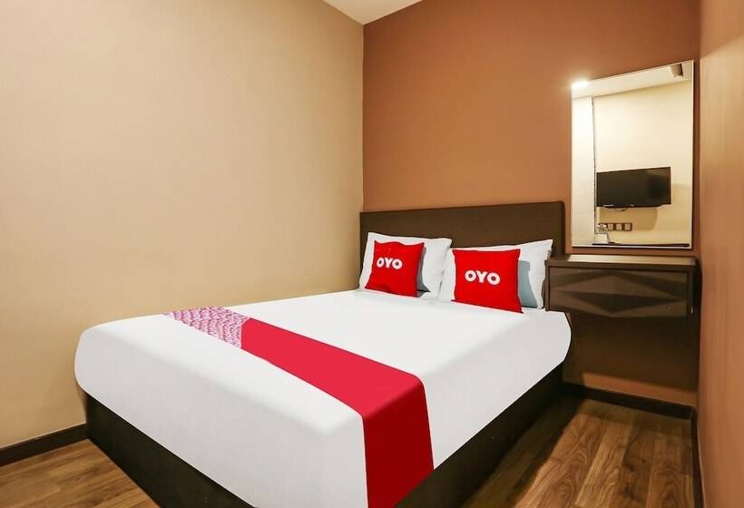 Oyo 90474 Skycity Motel