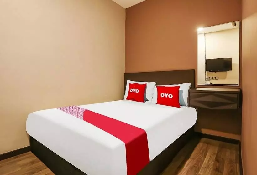 Oyo 90474 Skycity Motel