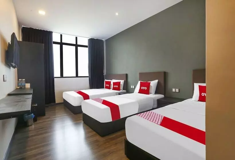 Oyo 90474 Skycity Motel