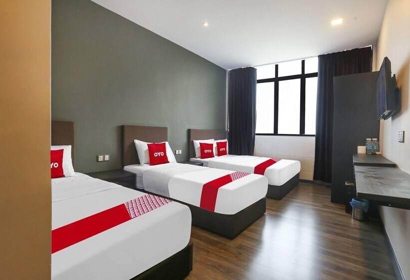 Oyo 90474 Skycity Motel