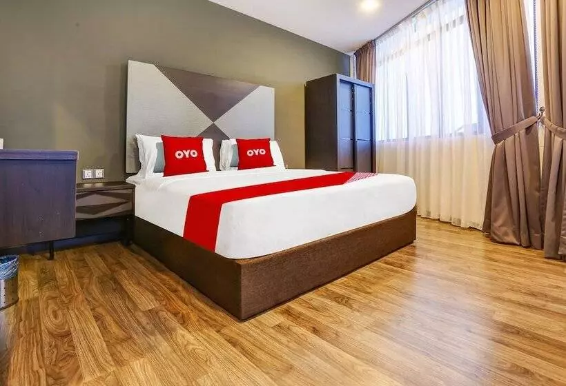 Oyo 90474 Skycity Motel