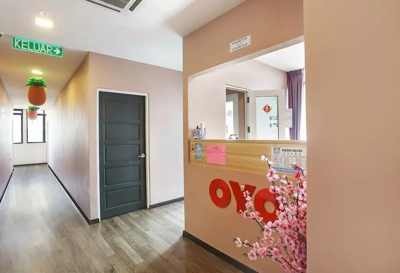 Oyo 90474 Skycity Motel