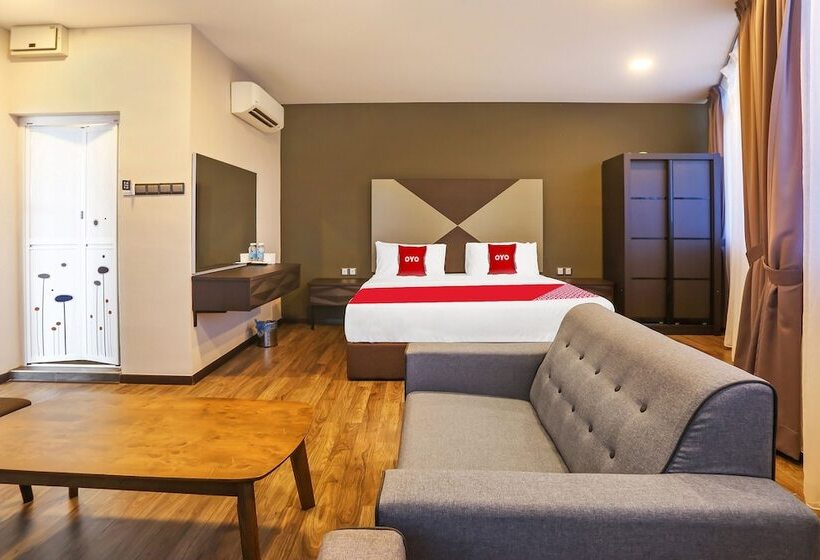 Oyo 90474 Skycity Motel