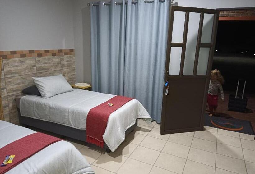 פנסיון Big D Accommodation & Guesthouse