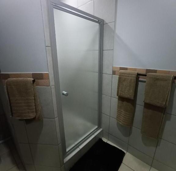 פנסיון Big D Accommodation & Guesthouse