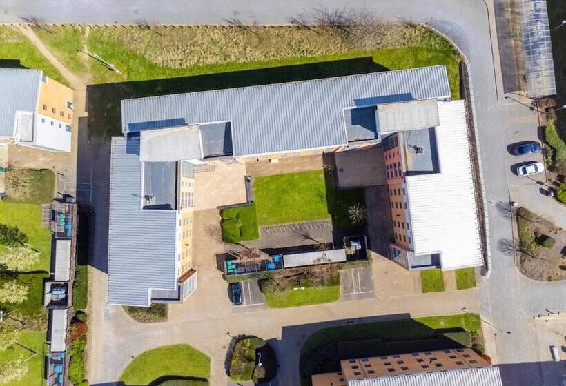 Vibrant Ensuite Rooms Hatfield Hostel