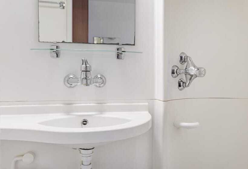 Vibrant Ensuite Rooms Hatfield Hostel