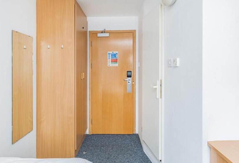 Vibrant Ensuite Rooms Hatfield Hostel