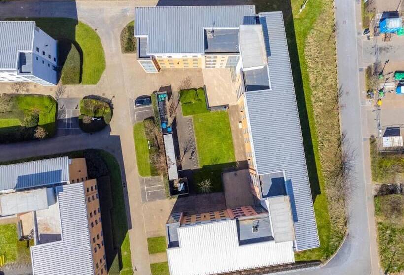 Vibrant Ensuite Rooms Hatfield Hostel