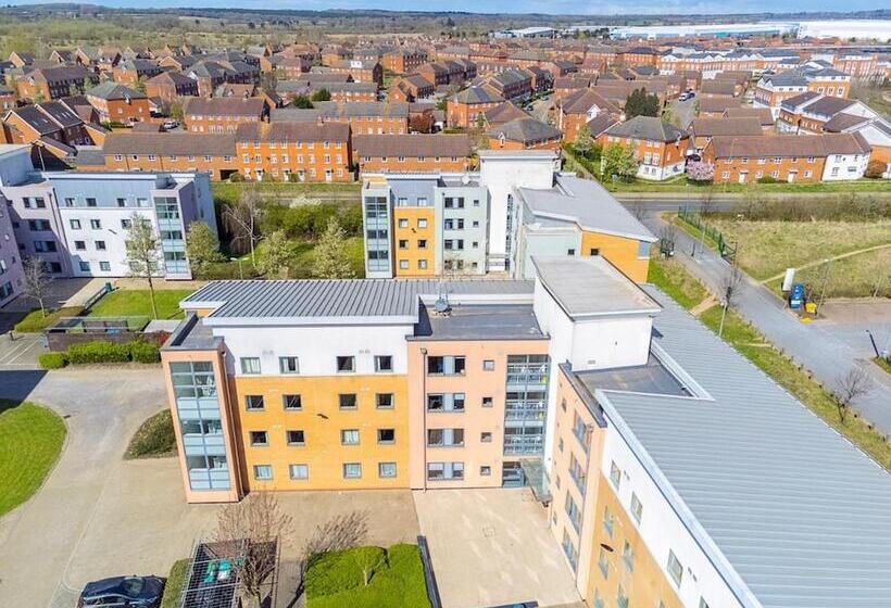 Vibrant Ensuite Rooms Hatfield Hostel