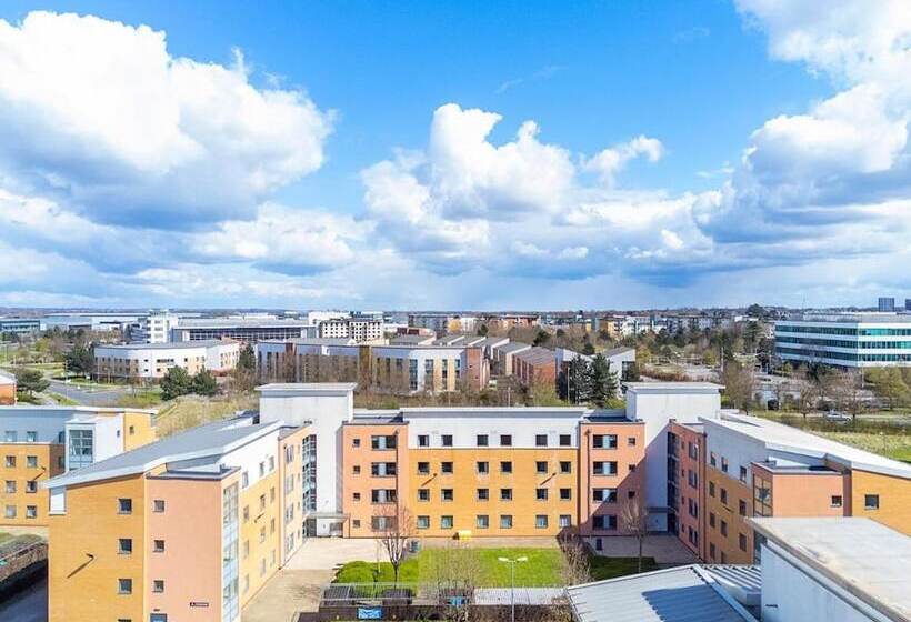 Vibrant Ensuite Rooms Hatfield Hostel