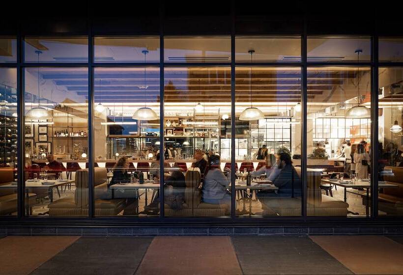 Cambria Hotel Boston Somerville