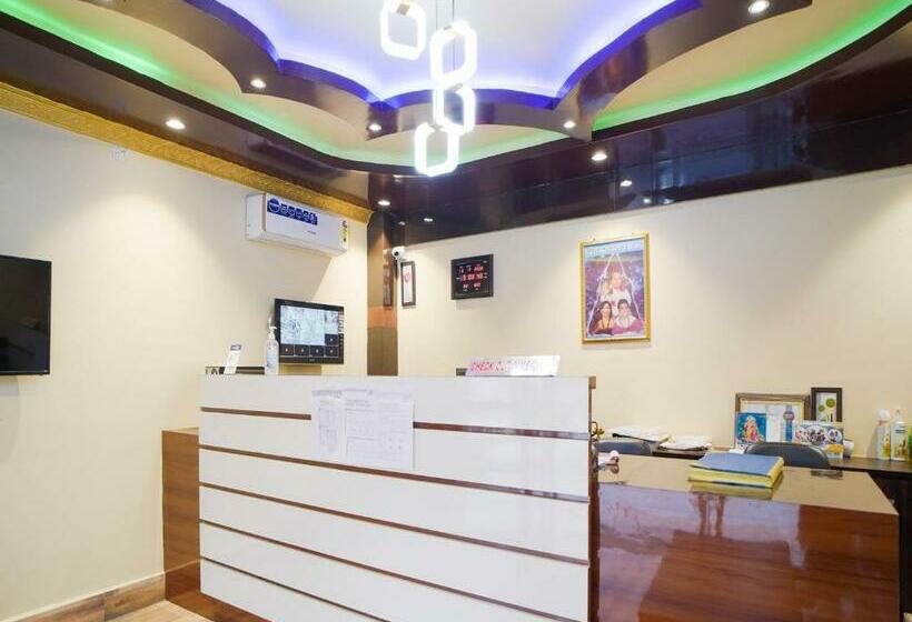 Fabhotel Roadside Inn