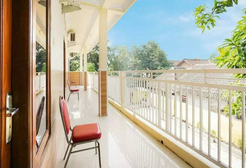 Hotelli Reddoorz Syariah Near Alun Alun Pasuruan